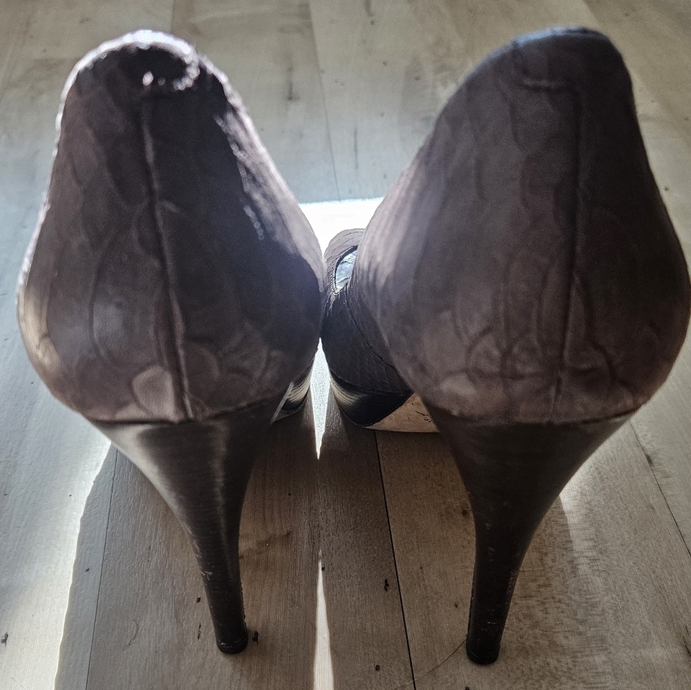 Elegant Peep-Toe Heels by Via Spiga - Picture 9 of 9